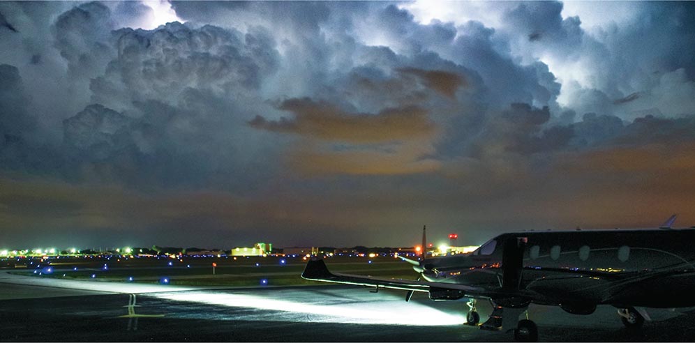 65e82114ddea5.jpg Parmetheus-PRO-PAR-36-LED-Landing-Light-at-Night_2048x2048.jpg